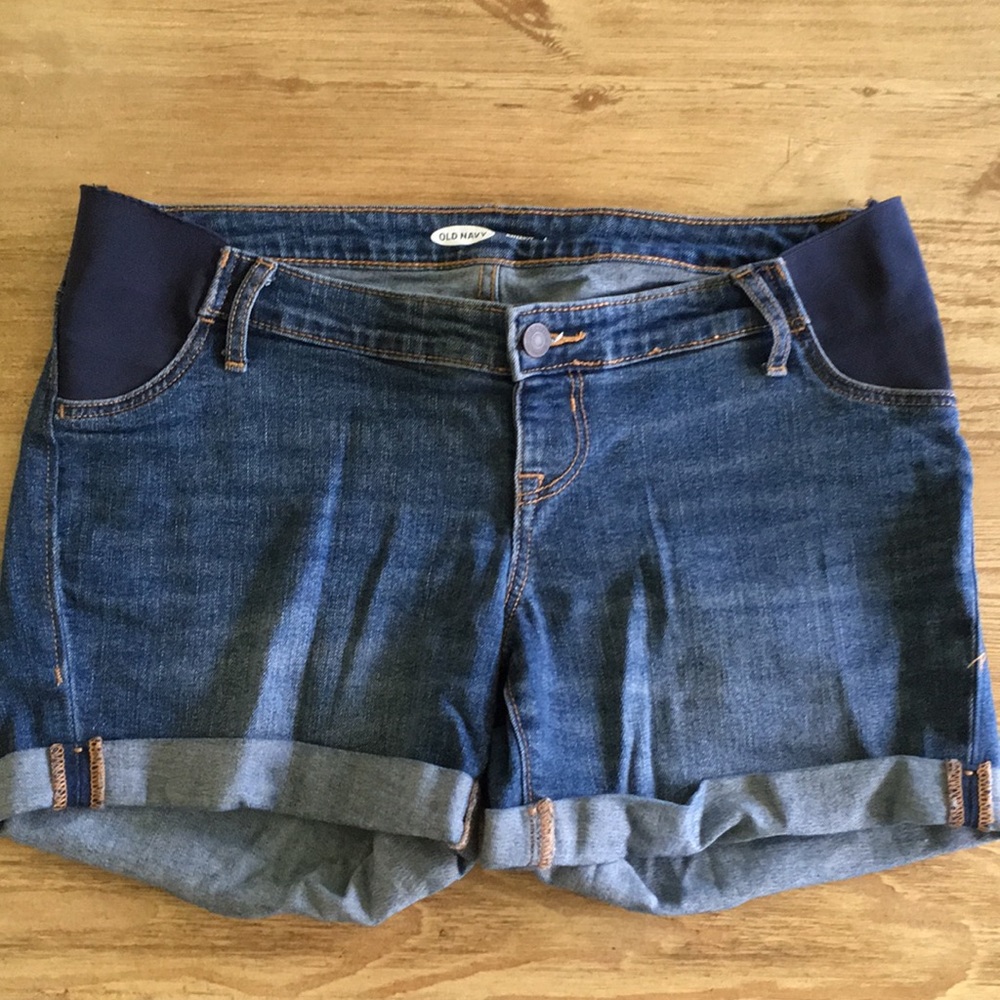 Old Navy side panel maternity shorts